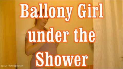 Balloony Girl In The Shower - video