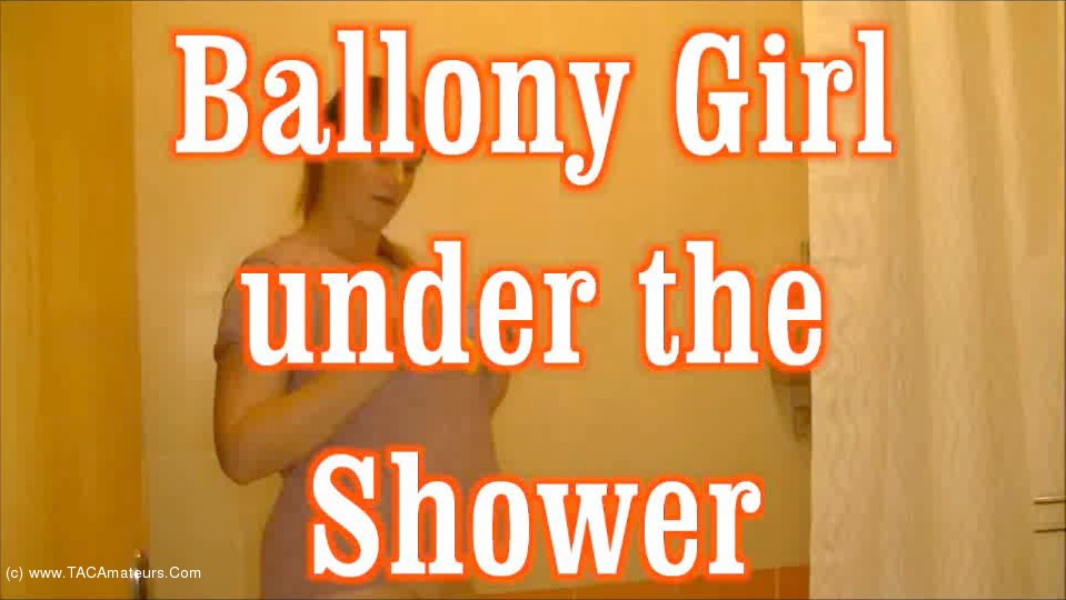 Balloony Girl In The Shower - video