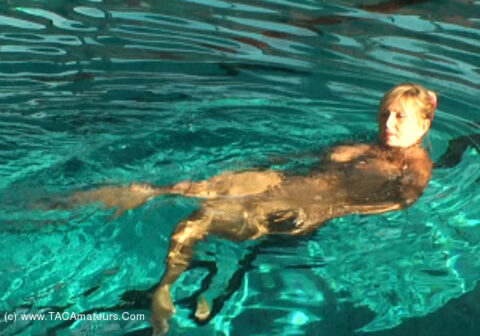 Nude In The Public Pool Pt4 - video