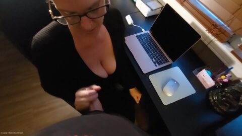 Pervy Thomas Loves Cleavage - video